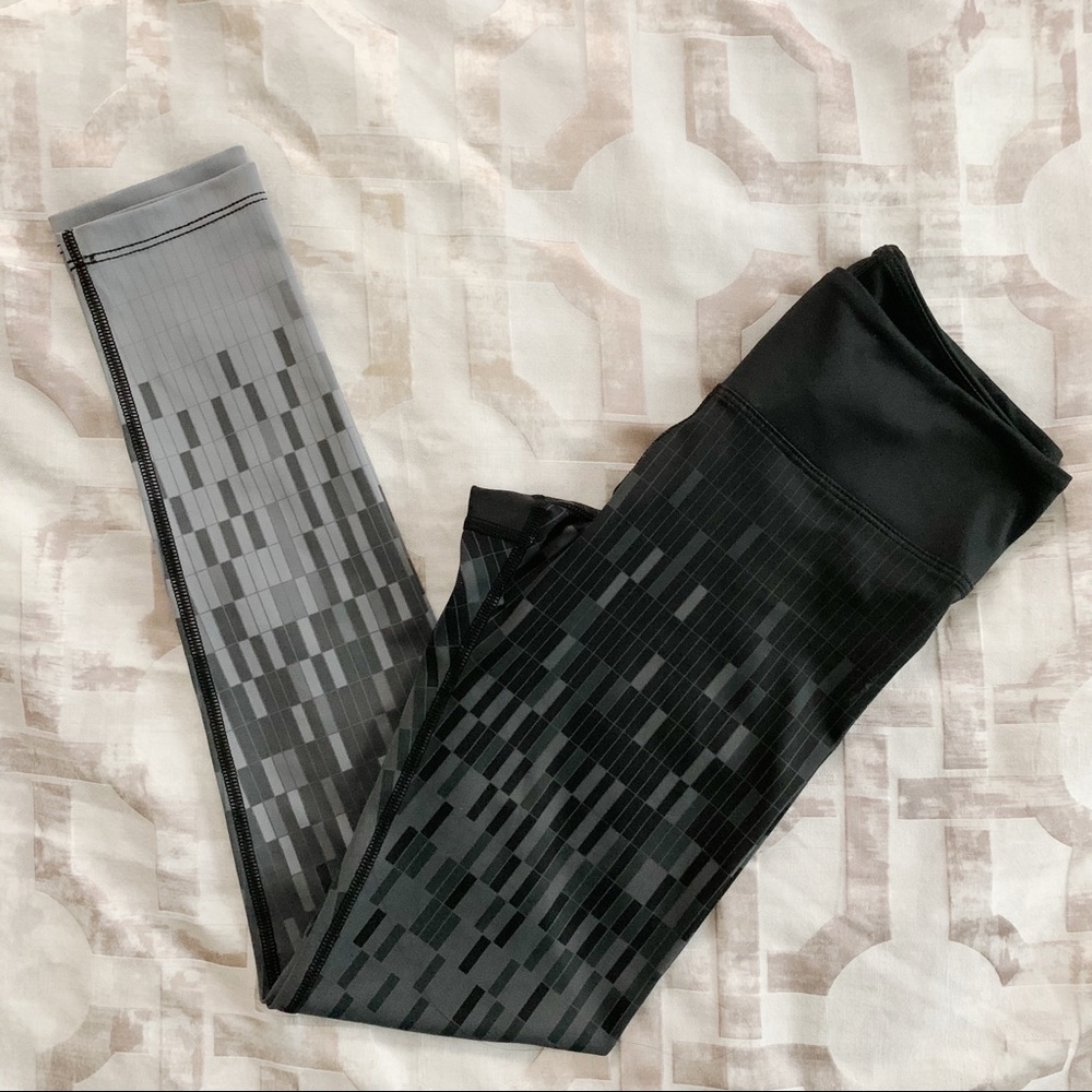 Tsuya by Kristi Yamaguchi Geo Legging